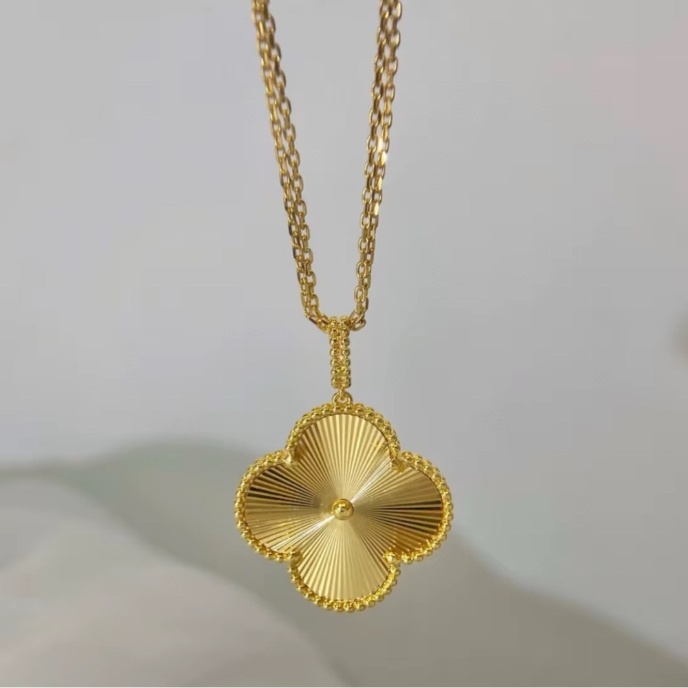 Elegant Gold Clover Pendant Necklace